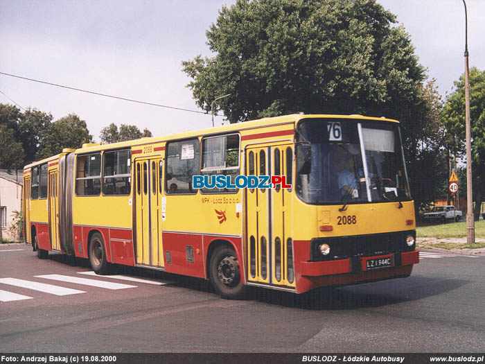 Ikarus 280.26 #2088 [76], 19.08.2000r. ul. Szczeciska/ Teresy. Foto: Andrzej Bakaj (c)