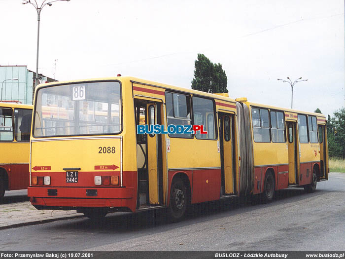 Ikarus 280.26 #2088 [86], 19.07.2001r. Kracwka - ul. Maratoska/ Popieuszki. Foto: Przemysaw Bakaj (c)