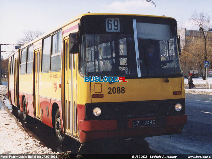 Ikarus 280.26 #2088 [69], 27.03.2001r. ul. Broniewskiego/ Tetmajera. Foto: Przemysaw Bakaj (c)