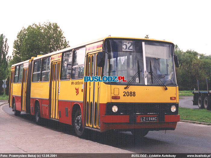 Ikarus 280.26 #2088 [52], 12.05.2001r. ul. Paderewskiego/ Karpacka. Foto: Przemysaw Bakaj (c)