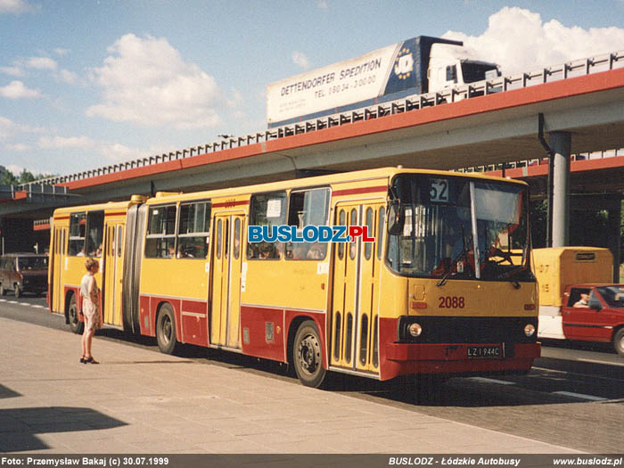 Ikarus 280.26 #2088 [52], 30.07.1999r. Al. Wkniarzy/ Bandurskiego. Foto: Przemysaw Bakaj (c)