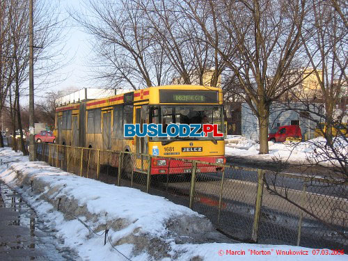 Zdefektowany Jelcz M181MB2 #1681 na linii [70A], w dniu 7.03.2006r. - ul. Tatrzaska / Rydla.