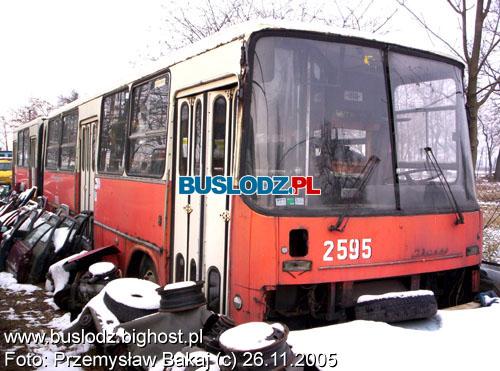 Ikarus 280.26 #2595, w dniu 26.11.2005r., pod Strykowem. Foto: Przemysaw Bakaj