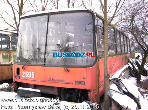 Ikarus 280.26 #2595, w dniu 26.11.2005r., pod Strykowem. Foto: Przemysaw Bakaj