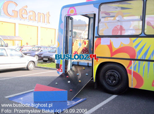 Ikarus 280.26 #113, w dniu 16.09.2006r., parking C.H. TULIPAN. Foto: Przemysaw Bakaj (c)