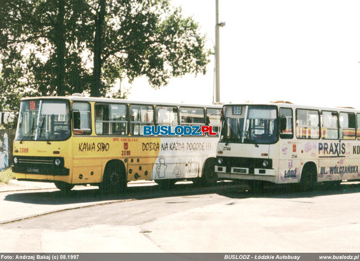 Ikarus 280.26 #2088 [80] i #2744 [86], 08.1997r. Kracwka - ul. Maratoska/ Popieuszki. Foto: Andrzej Bakaj (c)