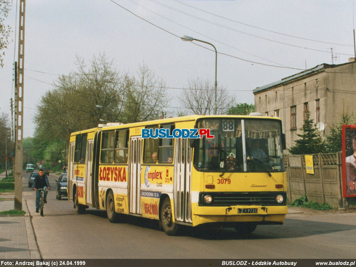 Ikarus 280.26 #3079 [88], 24.04.1999r. ul. Marysiska/ stadion. Foto: Andrzej Bakaj (c)