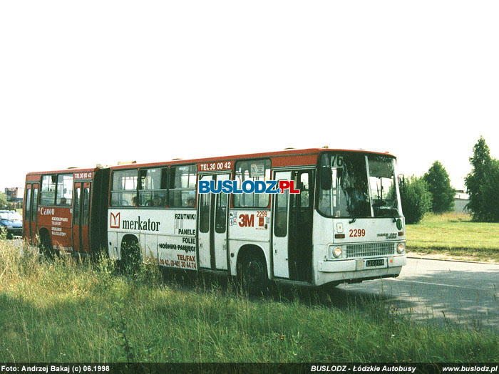 Ikarus 280.37 #2299 [76], 06.1998r. ul. Maratoska/ Popieuszki. Foto: Andrzej Bakaj (c)