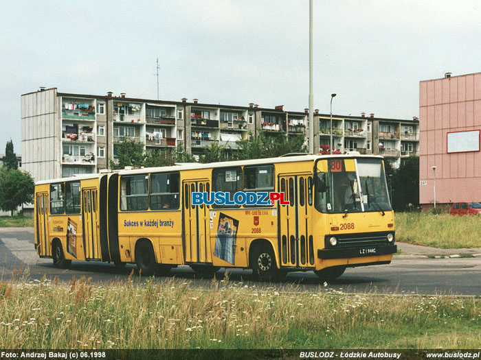 Ikarus 280.26 #2088 [80], 06.1998r. Kracwka - ul. Maratoska/ Popieuszki. Foto: Andrzej Bakaj (c)