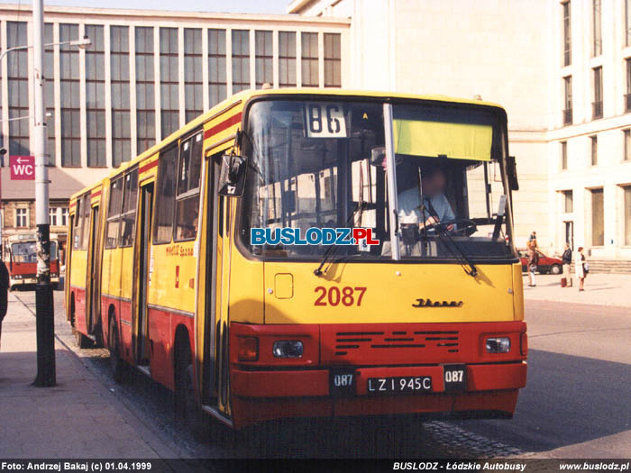 Ikarus 280.26 #2087 [86], 01.04.1999r. Kracwka, Plac Dbrowskiego. Foto: Andrzej Bakaj (c)