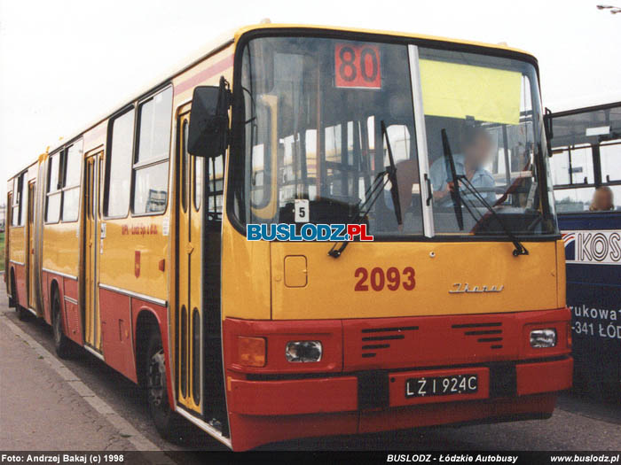 Ikarus 280.26 #2093 [80], 1998r. Kracwka, ul. Maratoska/ Popieuszki. Foto: Andrzej Bakaj (c)