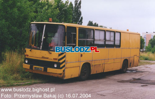 Ikarus 260 #221, 16.07.2004r. - ul. Dbrowskiego/ Gojawiczyskiej. Foto: Przemysaw Bakaj (c).