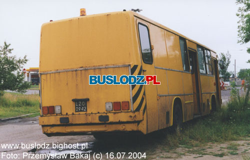 Ikarus 260 #221, 16.07.2004r. - ul. Dbrowskiego/ Gojawiczyskiej. Foto: Przemysaw Bakaj (c).