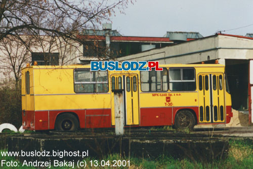 Ikarus #T-30, 13.04.2001r. - ZKA-3, ul. Limanowskiego. Foto: Andrzej Bakaj (c).