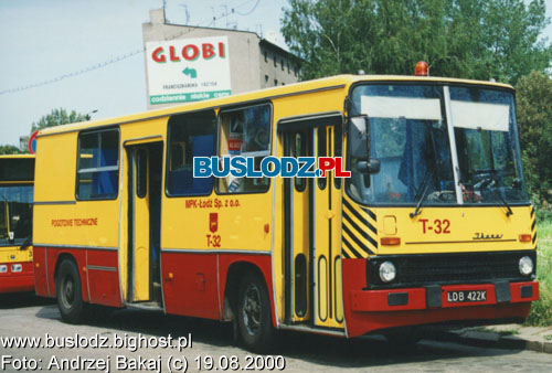 Ikarus #T-32, 19.08.2000r. - Kracwka, Dworzec Pnocny PKS. Foto: Andrzej Bakaj (c).