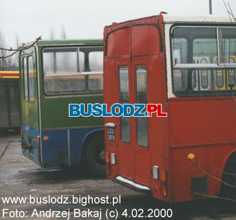 Ikarus #T-37 (po prawej), 4.02.2000r. - ZKA-3, ul. Limanowskiego. Foto: Andrzej Bakaj (c).