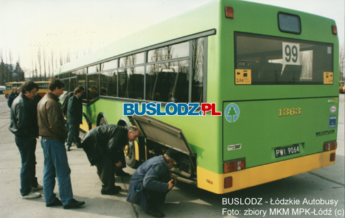 Neoplan N4020 #1363 [-], 199?r. - ZKA-3, ul. Limanowskiego. Foto: zbiory MKM MPK-d (c). Dziki uprzejmoci Wodzimierza Hyego.