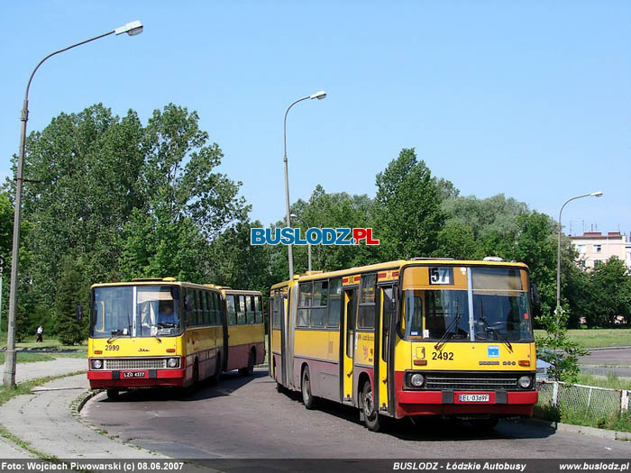 Ikarus 280.26 #2999 [-] i Ikarus 280.37 #2492 [57], 4.06.2007r., kracwka - ul. Paderewskiego/ Karpacka. Foto: Wojciech Piwowarski (c)