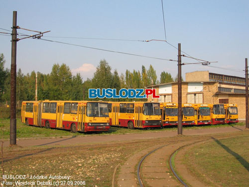 Ikarusy 280.26 i Jelcze 120MM, 27.09.2006r. Teren zajezdni tramwajowej, ul. Telefoniczna. Foto: Wojciech Dbski (c)